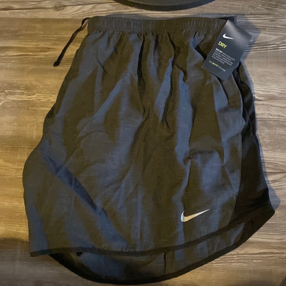 Nike NWT AIZE 3X running shorts